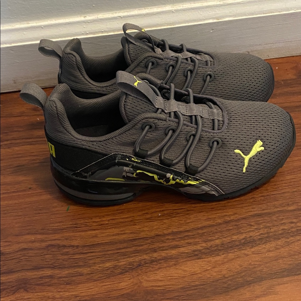Puma Grey & Lime Green Camo Slip On Sneakers Youth Size US 13.5 BRAND NEW